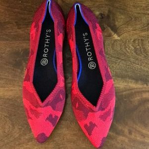 EUC ***Unicorn*** Rothy's Red Camo